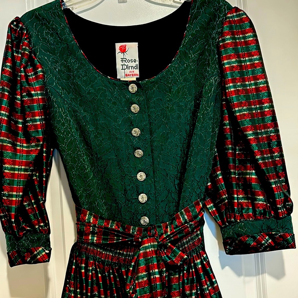 VINTAGE Christmas Dress Dirndl & Apron Beautiful Fabric/carved silver buttons